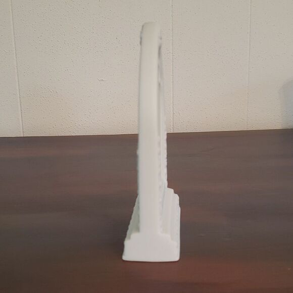 Vtg Precious Moments Porcelain Bisque Tabletop Cathedral Window Shaped Plaque - Picture 3 of 5